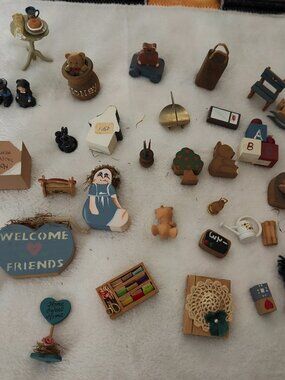 Lots of vintage trinkets/shadow box